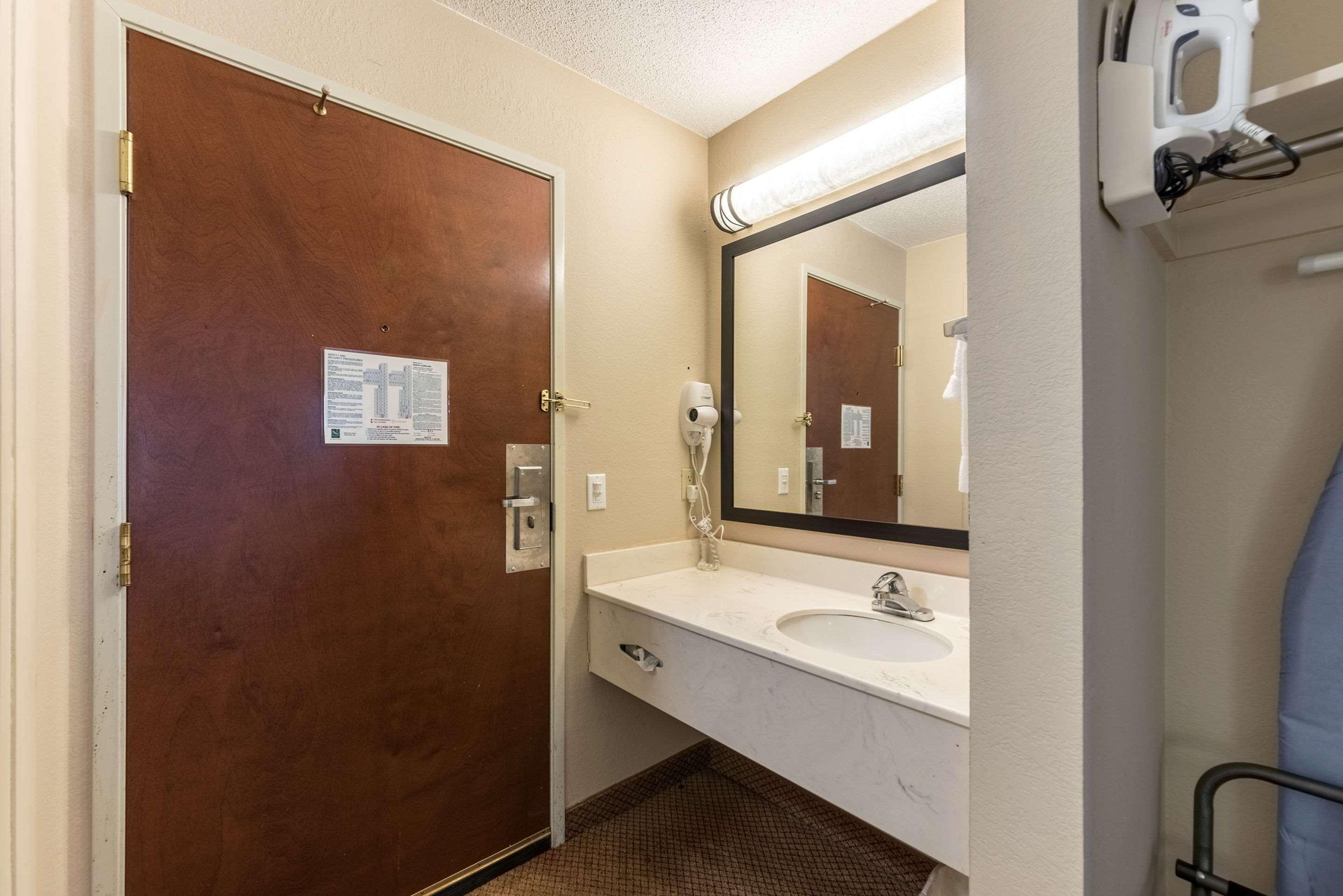 Quality Inn & Suites Clemmons I-40 Eksteriør bilde